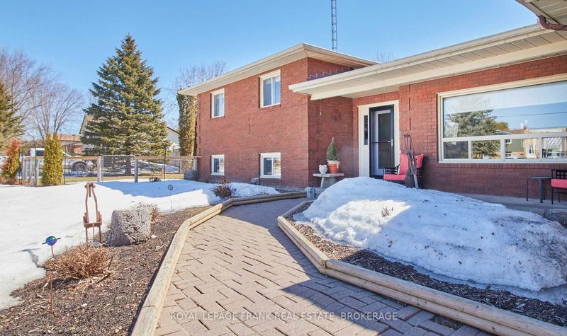 Preview image for 9 Longfield Dr, Kawartha Lakes