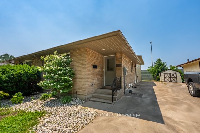 Preview image for 4607 Sussex Dr, Niagara Falls