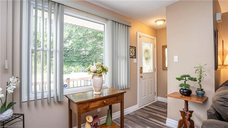 Preview image for 971 Eagle Crescent, London